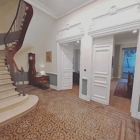 Bed & Breakfast La Maison De L' Ambassadeur 4*