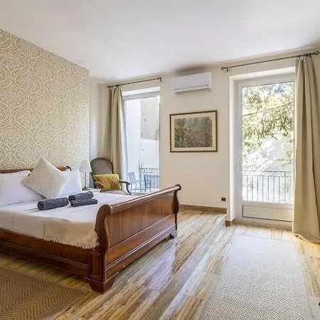 La Maison De L' Ambassadeur Bed and Breakfast Καρκασόν