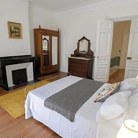 La Maison De L' Ambassadeur Alojamento de Acomodação e Pequeno-almoço 4*