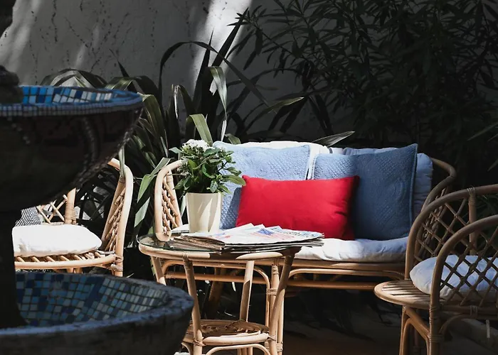 Bed and breakfast La Maison De L' Ambassadeur 4*